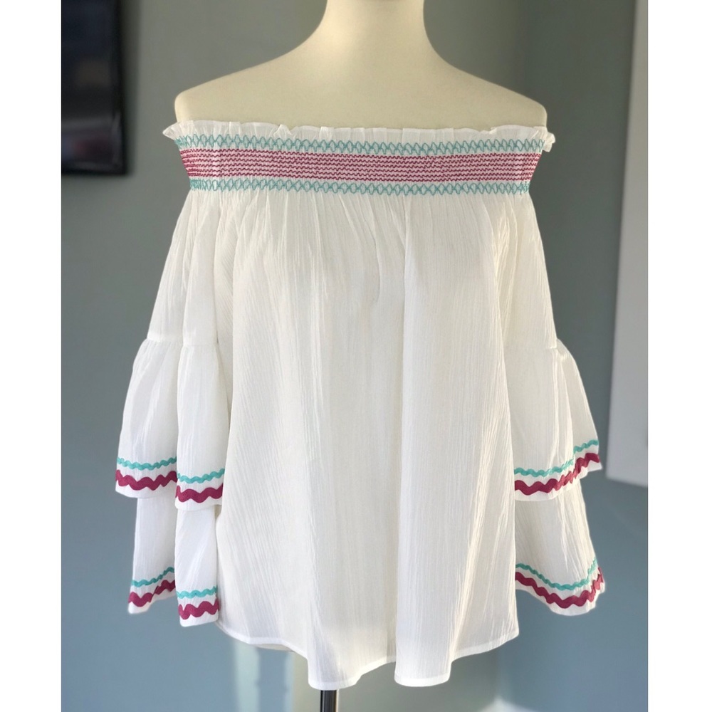 NWT - Off The Shoulder Blouse - ENTRO